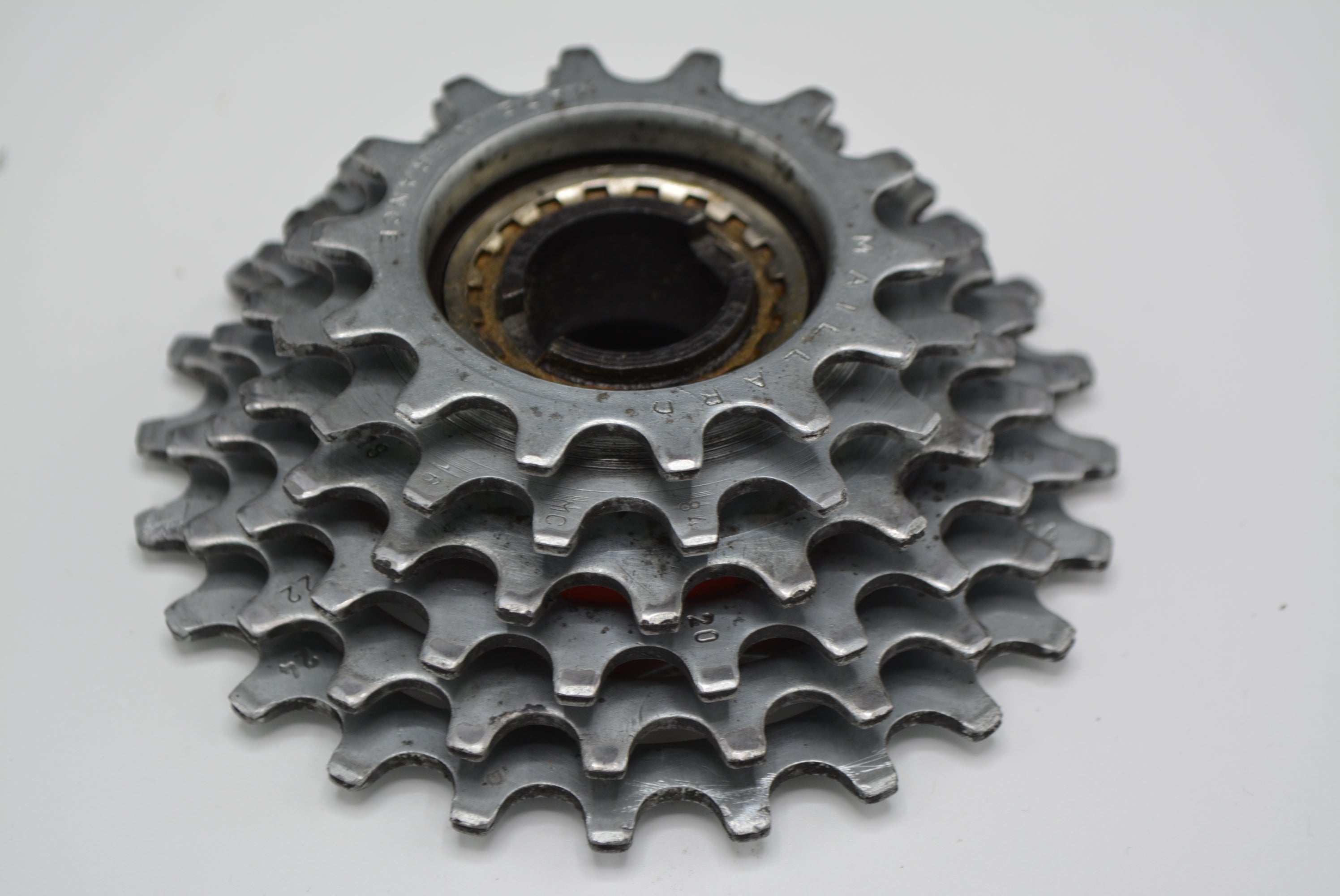 Couronne à vis Maillard 700 Course super 6 plis 14-24 dents - Le pignon
