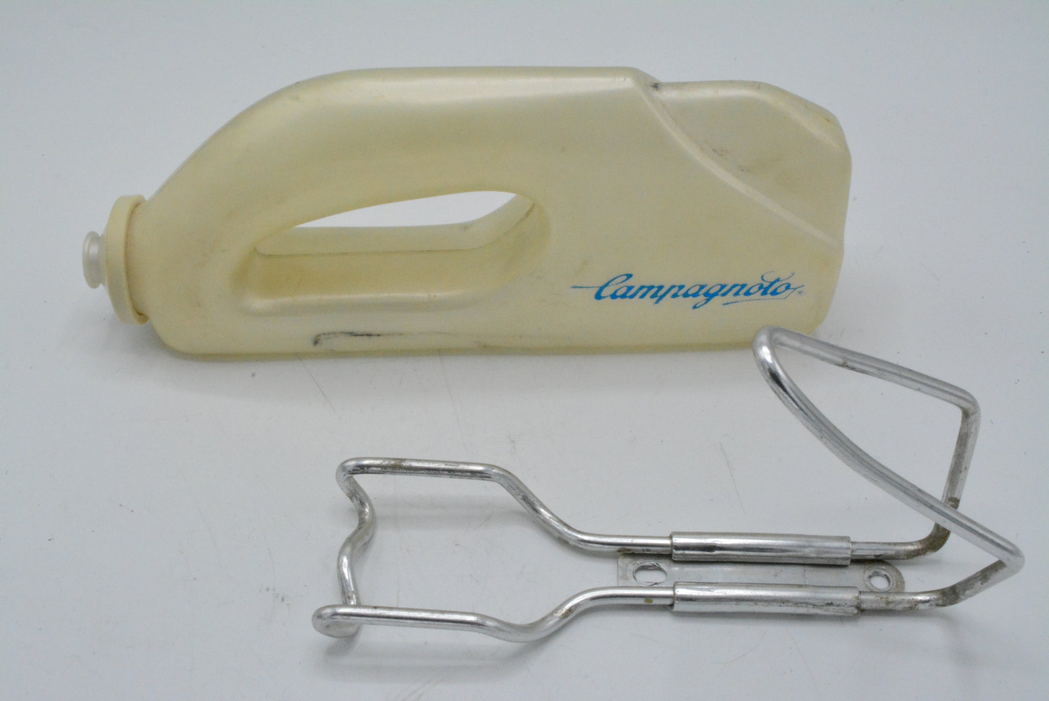 Campagnolo Porte bidon super record à 69.5 € en ligne ou dans votre magasin Campagnolo Porte bidon super record à 69.5 € en ligne ou dans votre magasin