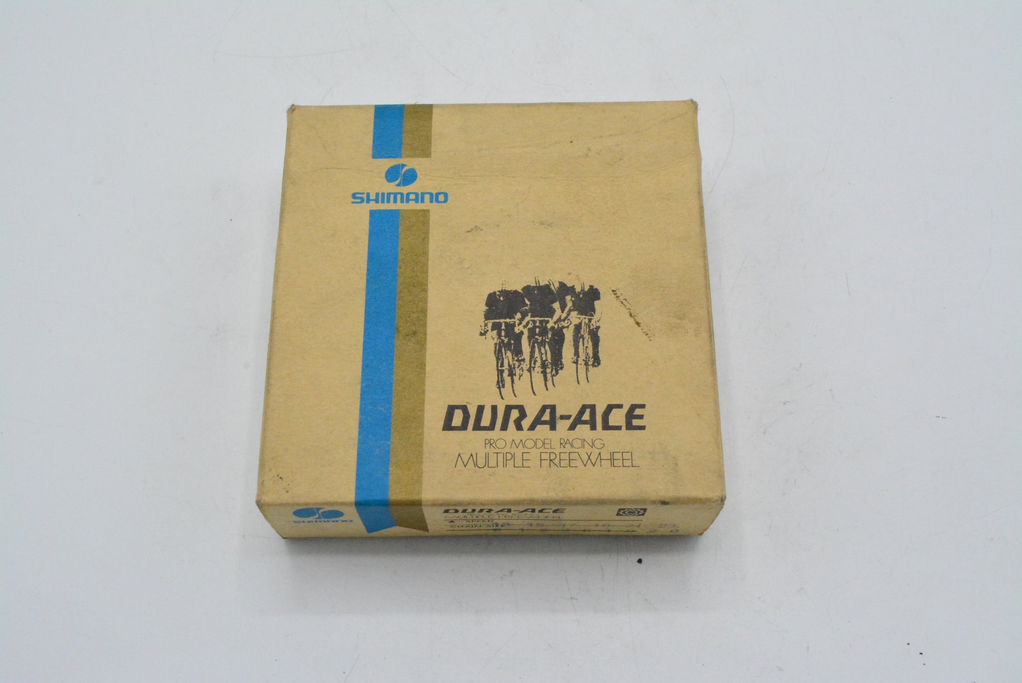 Moyeu avant route Dura-ace 7700 36T avec sa boite retro - Maxi pièces vélo Moyeu avant route Dura-ace 7700 36T avec sa boite retro - Maxi pièces vélo