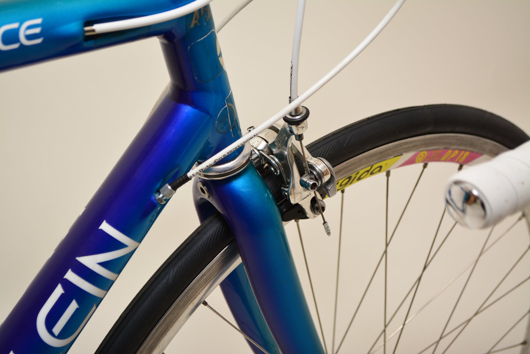 Quantum - VENDU - J BIKES - Vélo de course vintage Quantum - VENDU - J BIKES - Vélo de course vintage