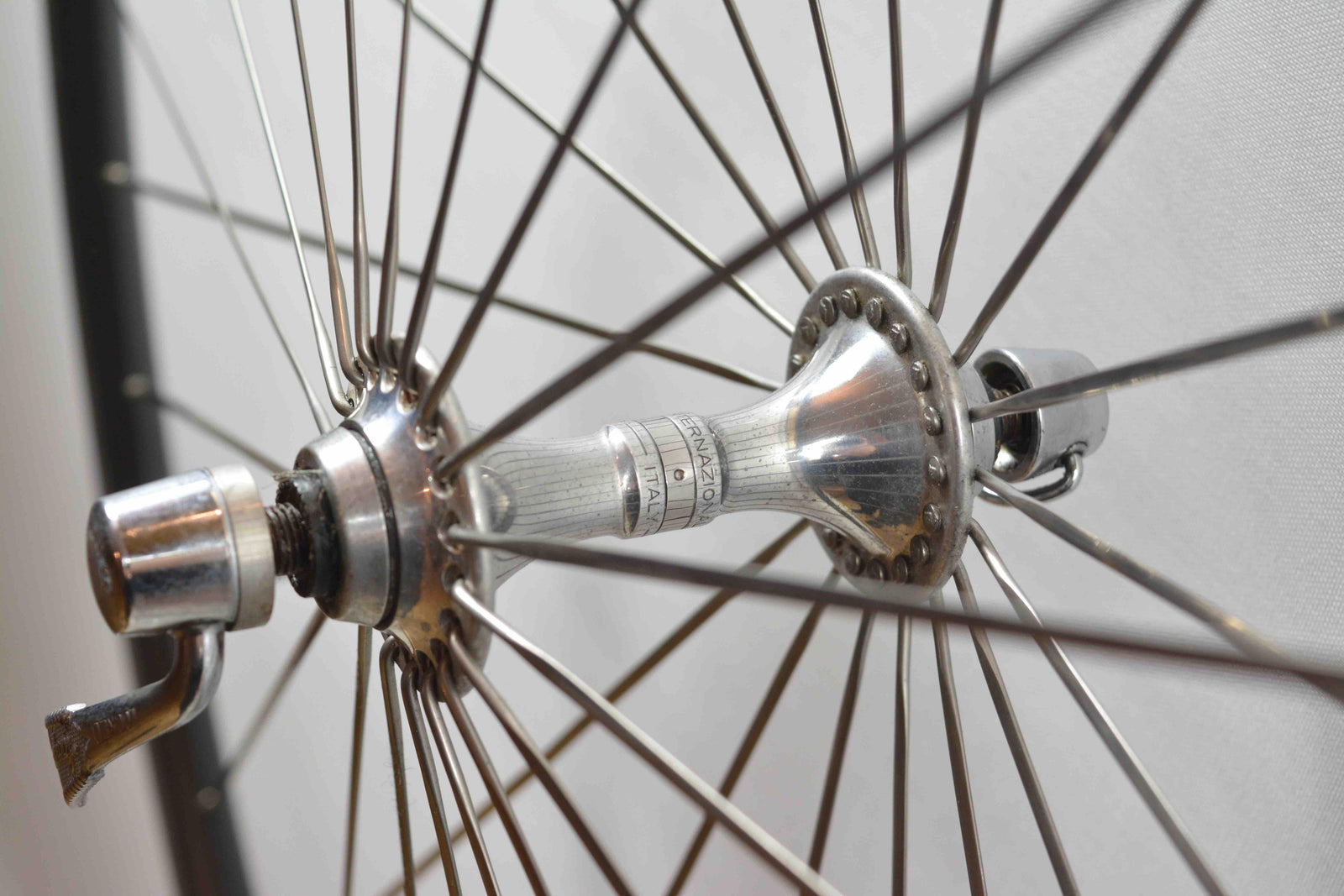Campagnolo 322/101 C-Record auf Campagnolo Omega Strada Vorderrad