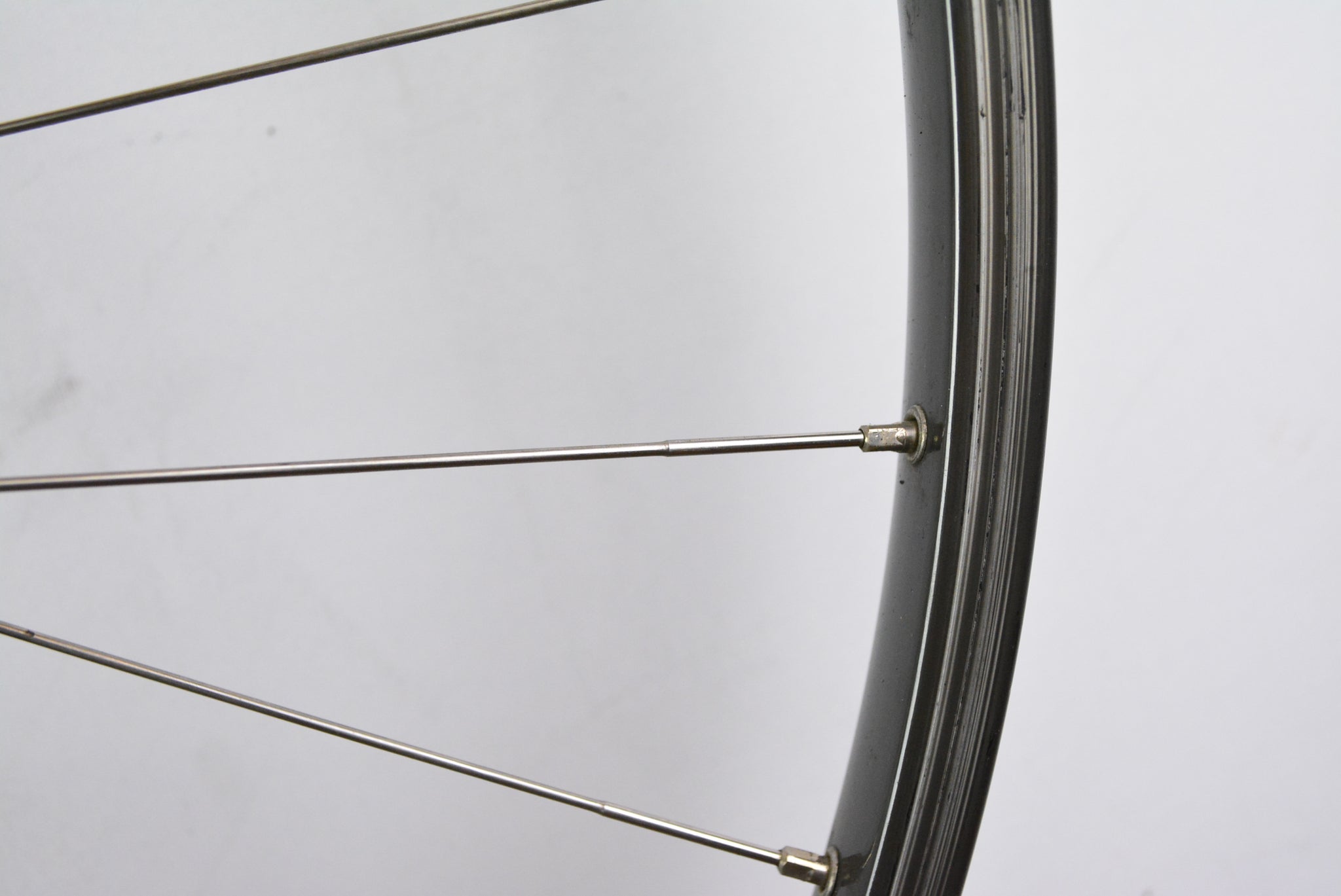 Paire de roue avec jante profilée Campagnolo 32 rayons - moyeu Mavic 501 - à patin - avec pneu et roue libre - Vélos Paire de roue avec jante profilée Campagnolo 32 rayons - moyeu Mavic 501 - à patin - avec pneu et roue libre - Vélos