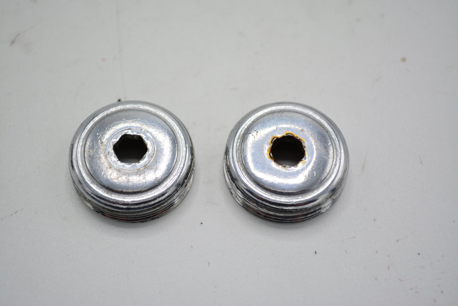 Shimano Golden Arrow Staubkappen für Kurbel Staubschutz Crank Dust Caps hexagon