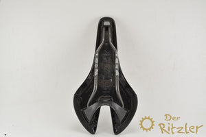 Fizik Ardea Versus saddle with tubular manganese frame
