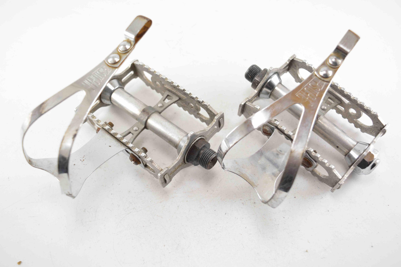 Lyotard 460D Pedale franz. Gewinde