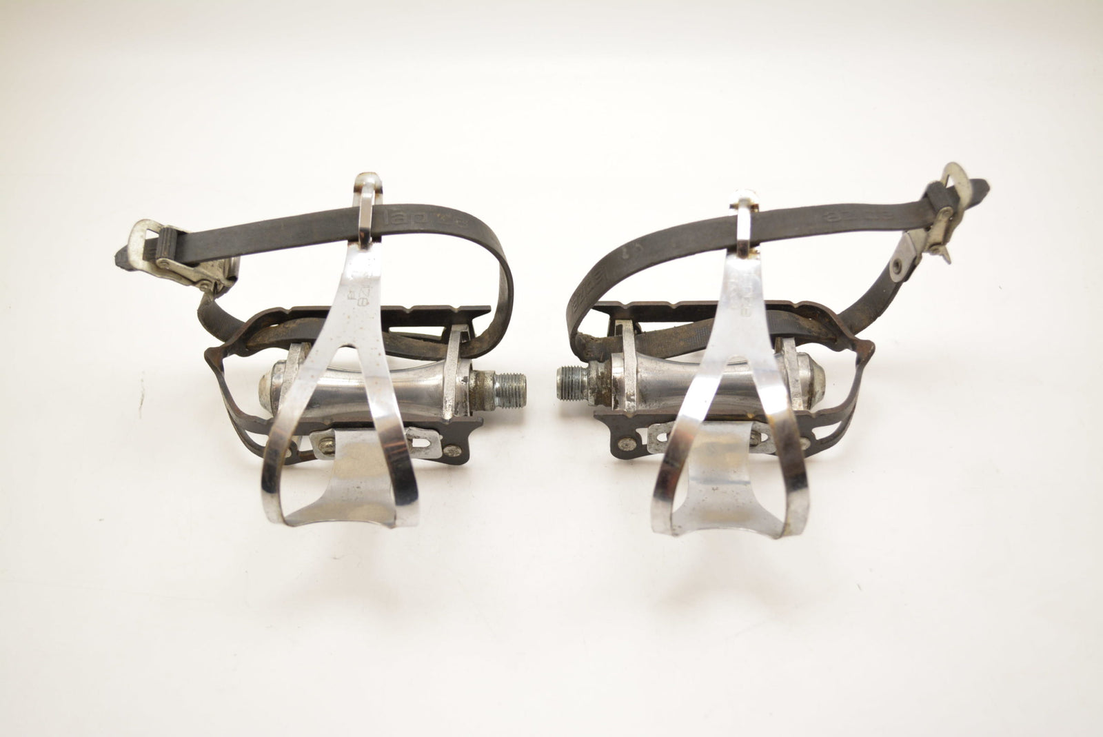 MAILLARD Rennradpedale 9/16" Gewinde mit LAPIZE Pedalhaken