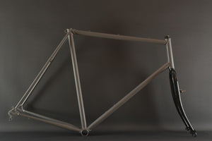 Rennradrahmen entlackt und grundiert RH 59
