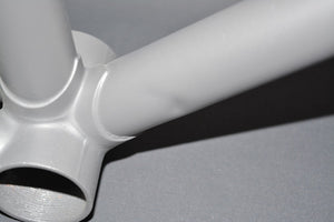 Rennradrahmen entlackt und grundiert RH 59