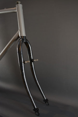 Rennradrahmen entlackt und grundiert RH 59