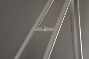 Rennradrahmen entlackt und grundiert RH 59