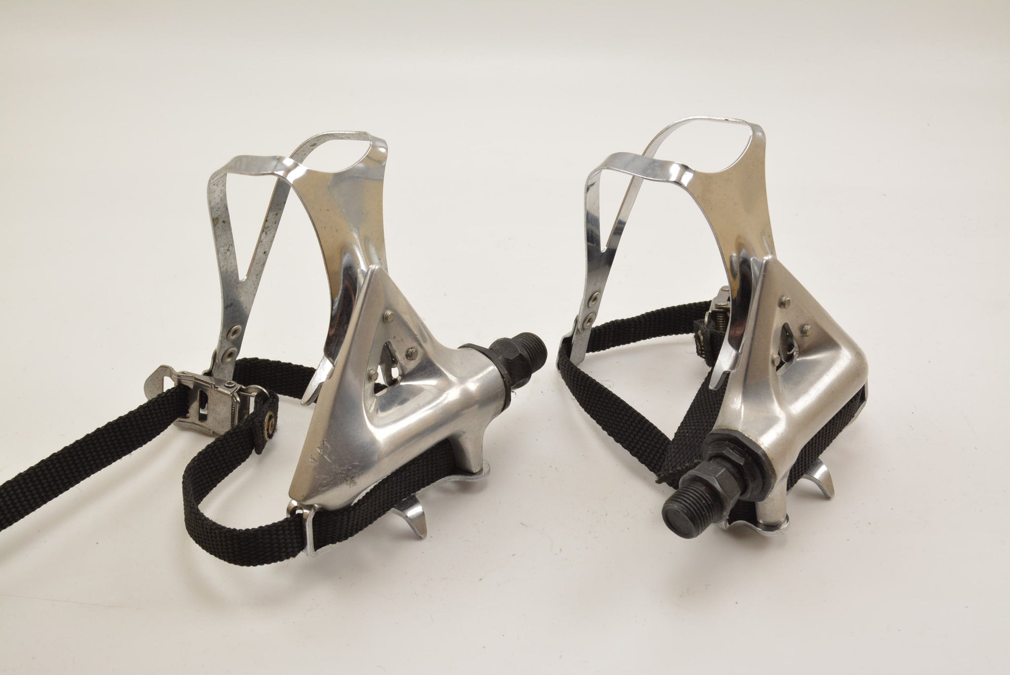 shimano 105 clip pedals Shimano 105 PD-1051 pedals with Shimano toe clips